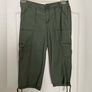 Green capri pants